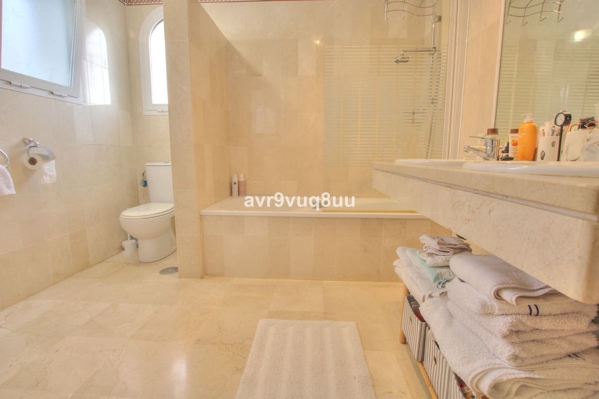 4 bedroom Penthouse for sale in Mijas Golf with pool garage - € 549,950 (Ref: 9789794)