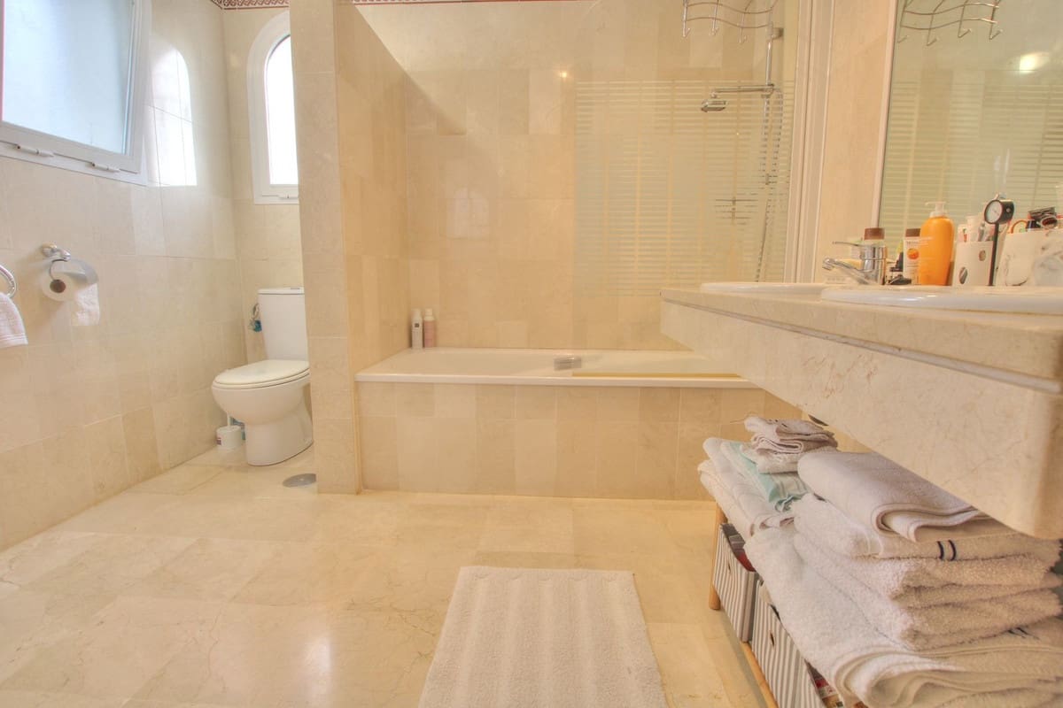4 sovrum Takvåning till salu i Mijas Golf med pool garage - 549 950 € (Ref: 9789794)