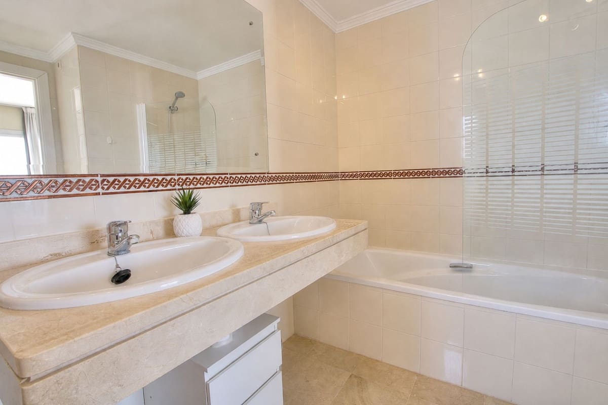 4 bedroom Penthouse for sale in Mijas Golf with pool garage - € 549,950 (Ref: 9789794)