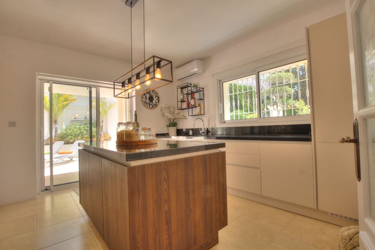 5 soveværelse Villa til salg i Torrenueva med swimmingpool garage - € 1.350.000 (Ref: 9795638)