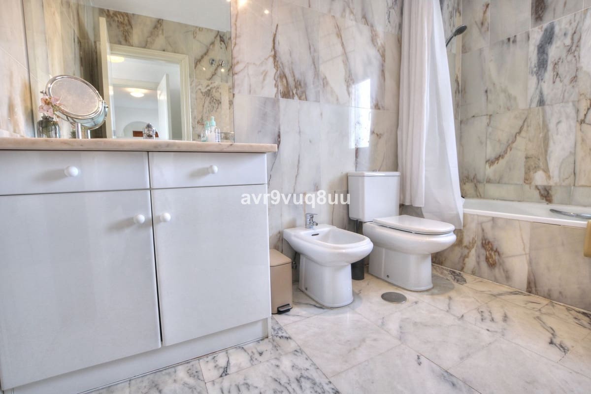 2 bedroom Penthouse for sale in La Cala de Mijas with pool garage - € 649,950 (Ref: 9798198)