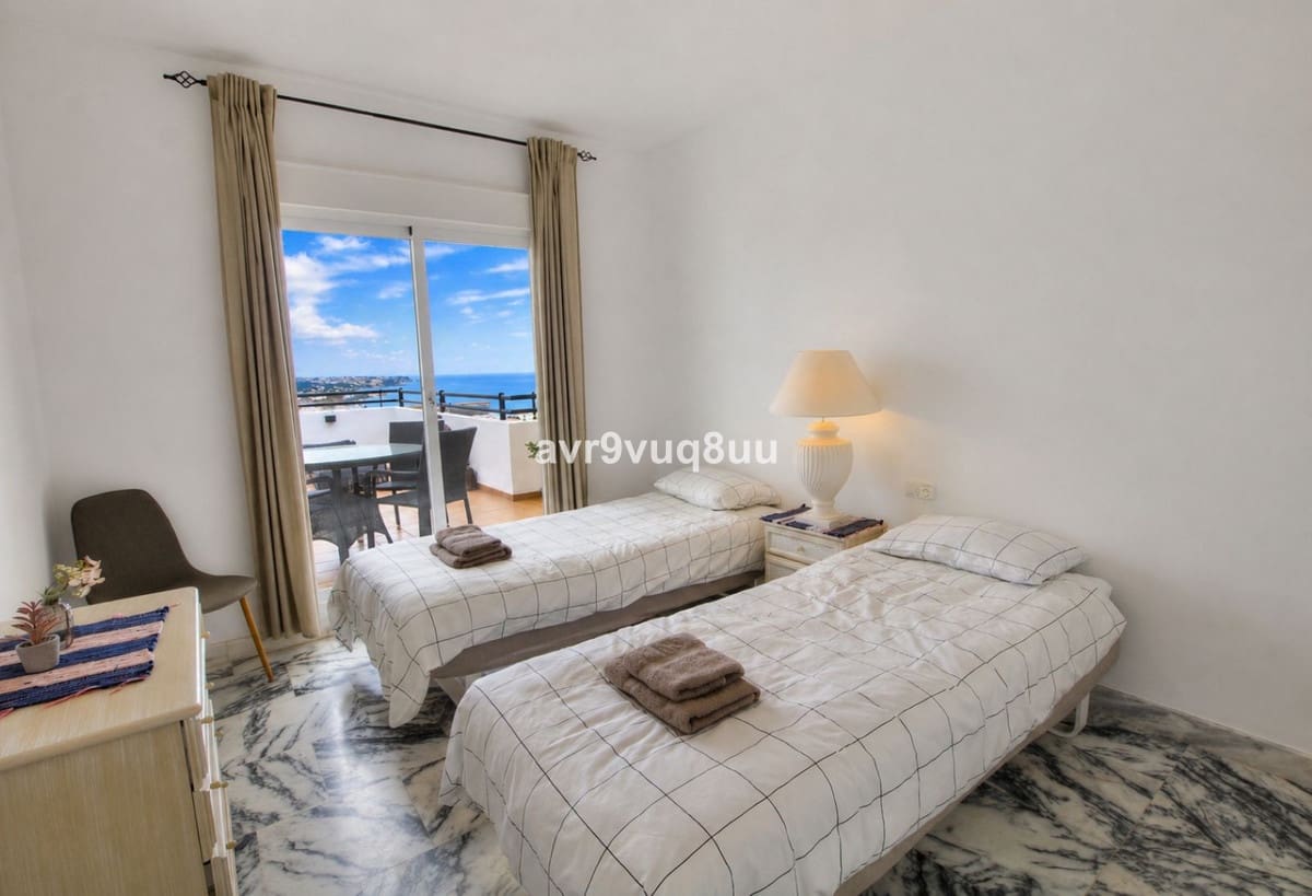 2 bedroom Penthouse for sale in La Cala de Mijas with pool garage - € 649,950 (Ref: 9798198)