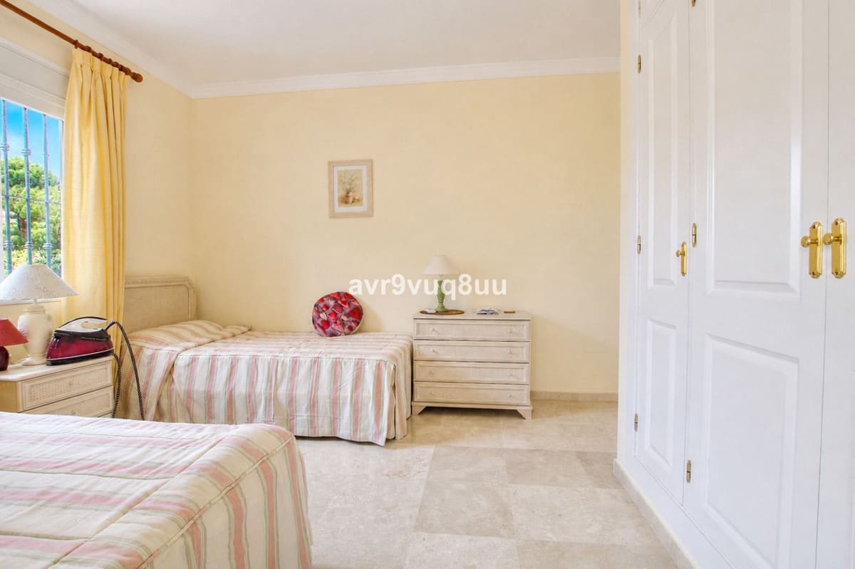 2 bedroom Apartment for sale in Mijas Golf with pool garage - € 359,000 (Ref: 9813632)