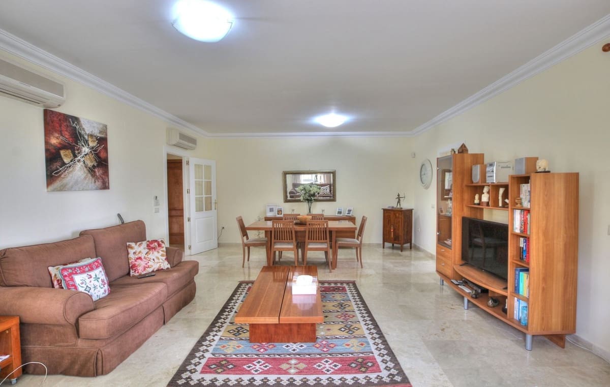 2 soveværelse Lejlighed til salg i Mijas Golf med swimmingpool garage - € 359.000 (Ref: 9813632)