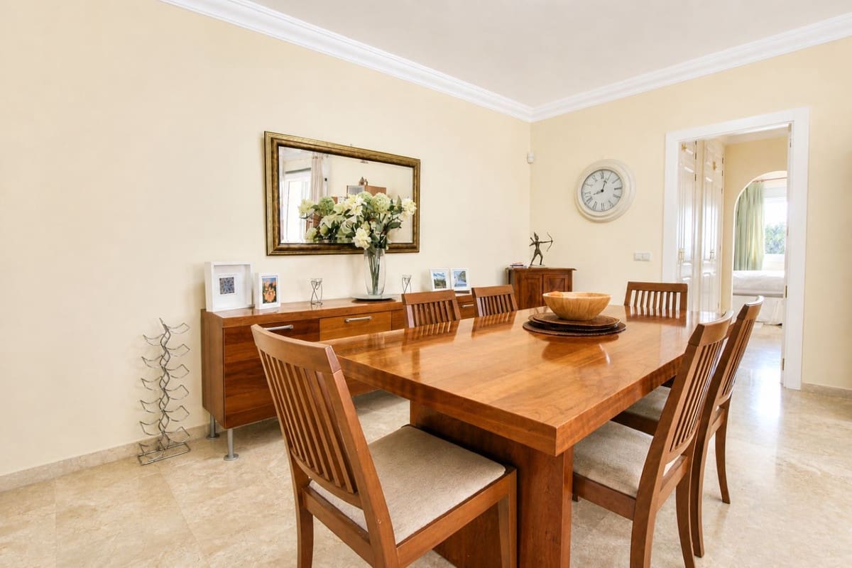 2 soveværelse Lejlighed til salg i Mijas Golf med swimmingpool garage - € 359.000 (Ref: 9813632)