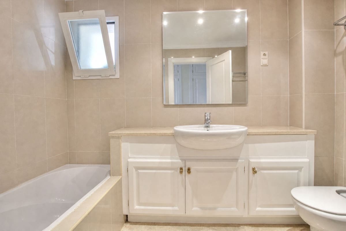 2 soveværelse Lejlighed til salg i Mijas Golf med swimmingpool garage - € 359.000 (Ref: 9813632)