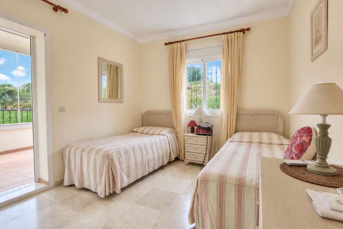 2 soveværelse Lejlighed til salg i Mijas Golf med swimmingpool garage - € 359.000 (Ref: 9813632)