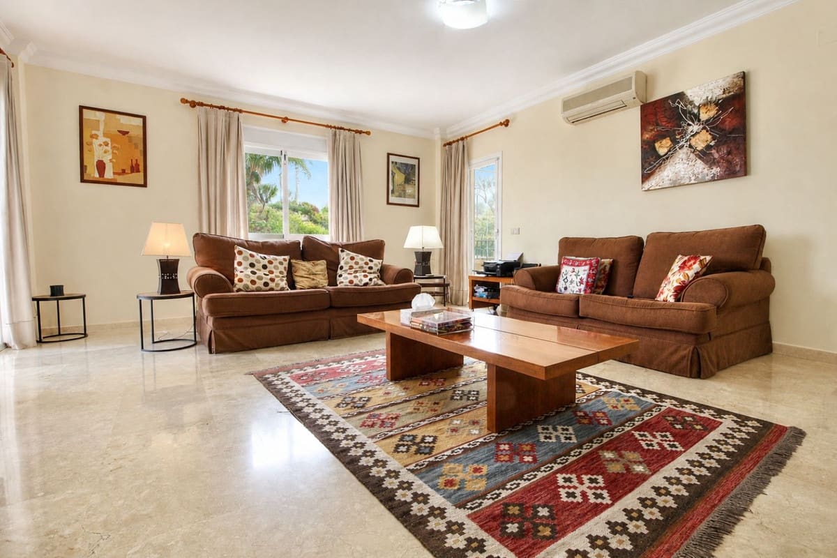 2 soveværelse Lejlighed til salg i Mijas Golf med swimmingpool garage - € 359.000 (Ref: 9813632)