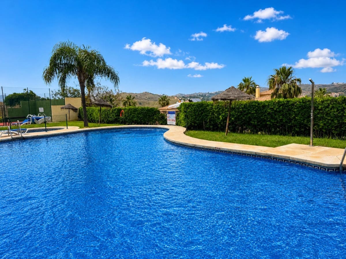 2 soveværelse Lejlighed til salg i Mijas Golf med swimmingpool garage - € 359.000 (Ref: 9813632)