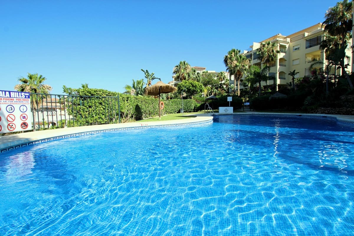 2 soveværelse Lejlighed til salg i Mijas Golf med swimmingpool garage - € 359.000 (Ref: 9813632)