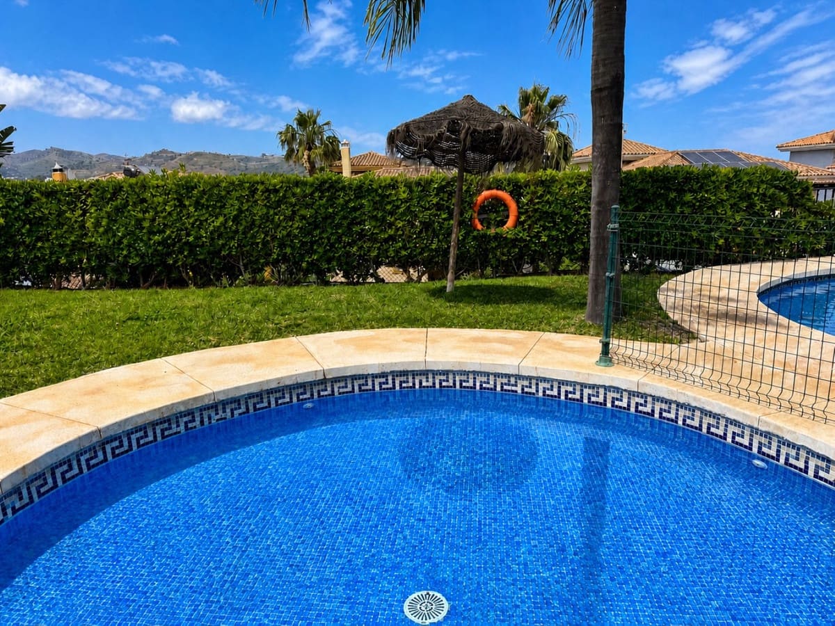 2 soveværelse Lejlighed til salg i Mijas Golf med swimmingpool garage - € 359.000 (Ref: 9813632)