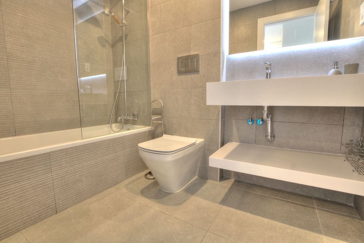2 soverom Penthouse til salgs i La Cala de Mijas med svømmebasseng garasje - € 495 000 (Ref: 9815399)