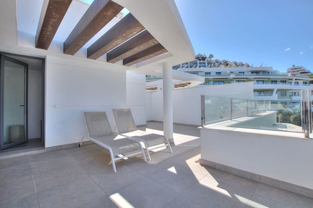 2 soverom Penthouse til salgs i La Cala de Mijas med svømmebasseng garasje - € 495 000 (Ref: 9815399)