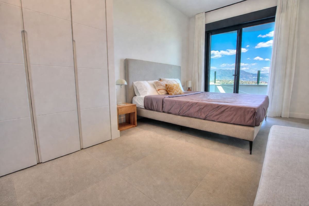 2 soverom Penthouse til salgs i La Cala de Mijas med svømmebasseng garasje - € 495 000 (Ref: 9815399)