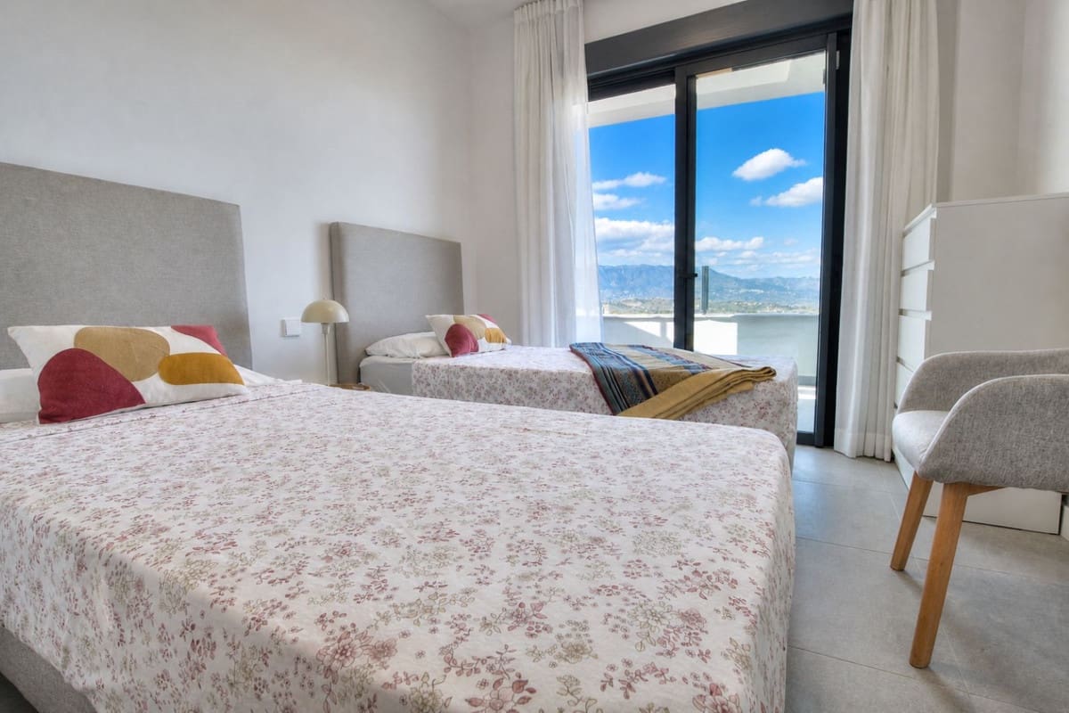 2 soverom Penthouse til salgs i La Cala de Mijas med svømmebasseng garasje - € 495 000 (Ref: 9815399)
