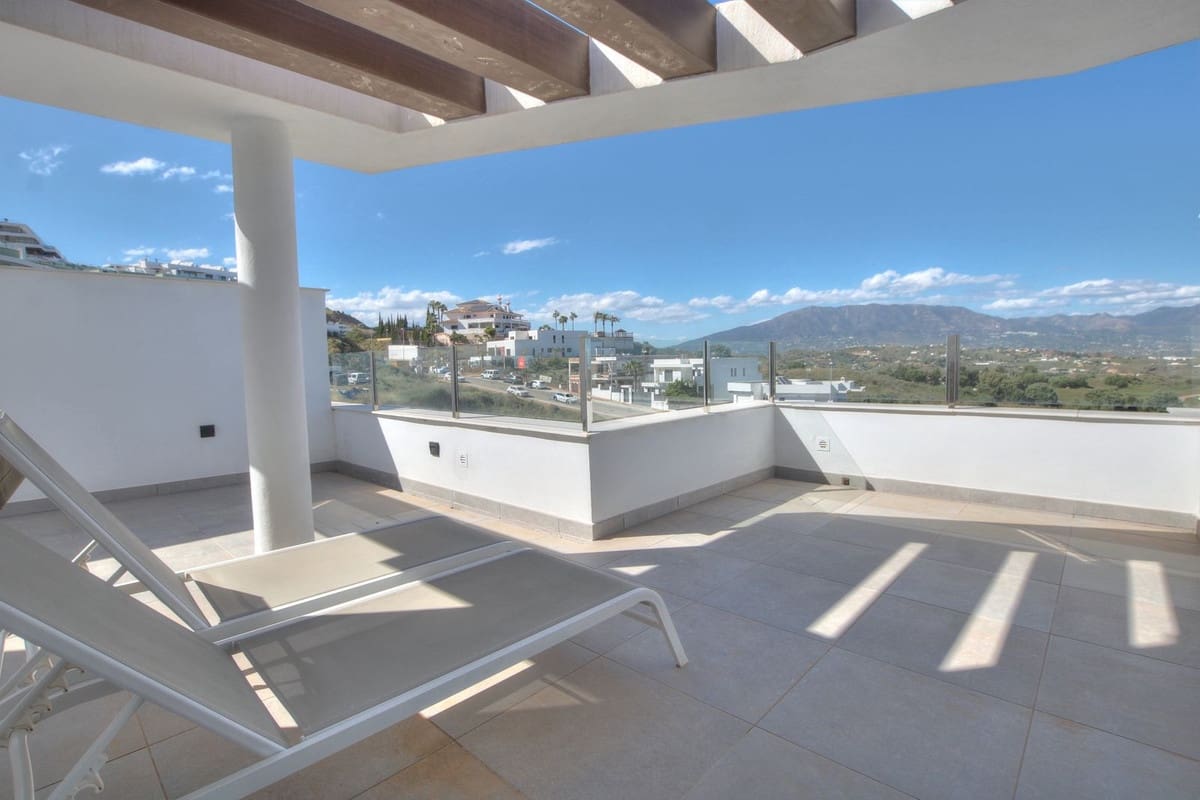 2 soverom Penthouse til salgs i La Cala de Mijas med svømmebasseng garasje - € 495 000 (Ref: 9815399)