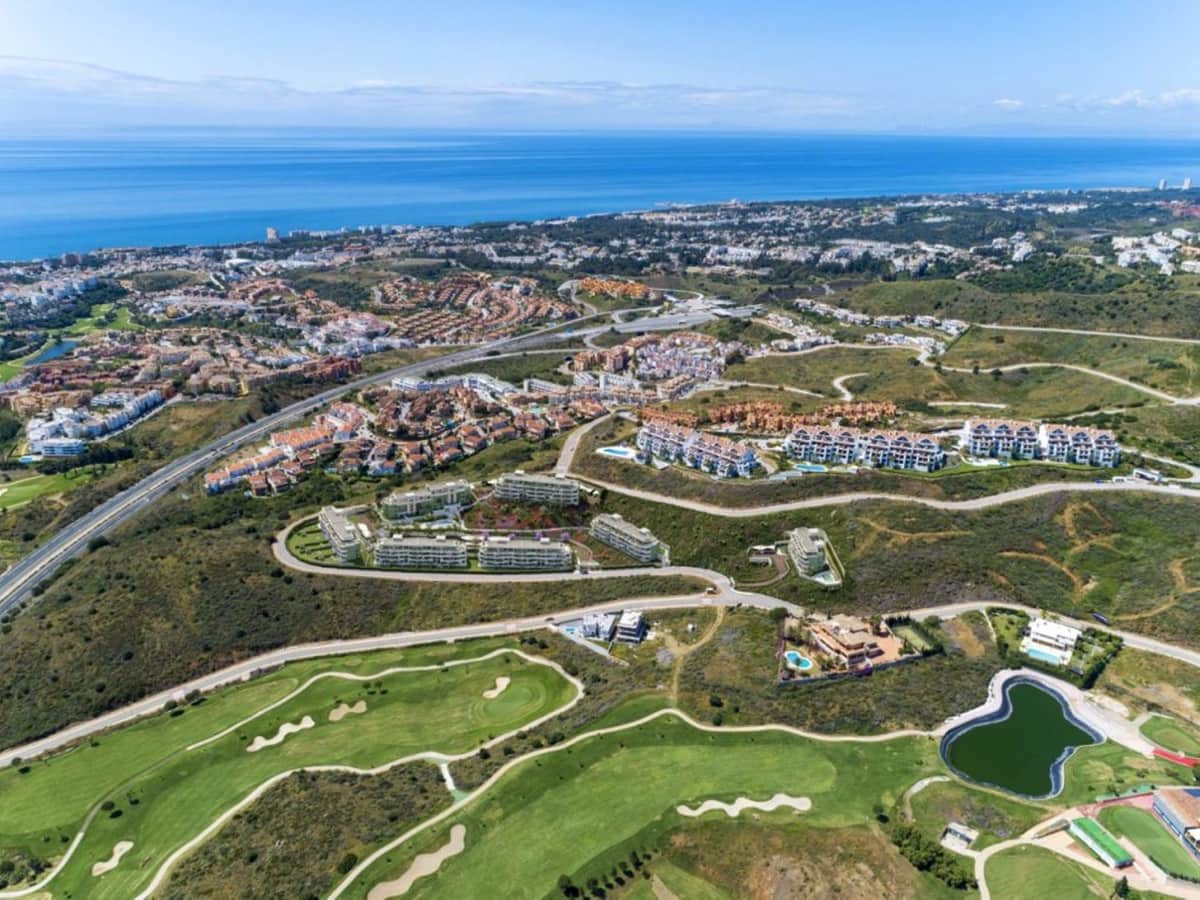 2 soverom Penthouse til salgs i La Cala de Mijas med svømmebasseng garasje - € 495 000 (Ref: 9815399)
