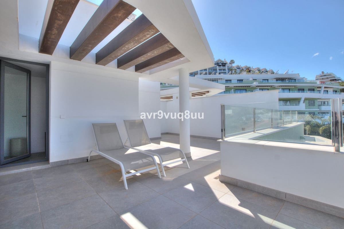 2 soverom Penthouse til salgs i La Cala de Mijas med svømmebasseng garasje - € 495 000 (Ref: 9815399)