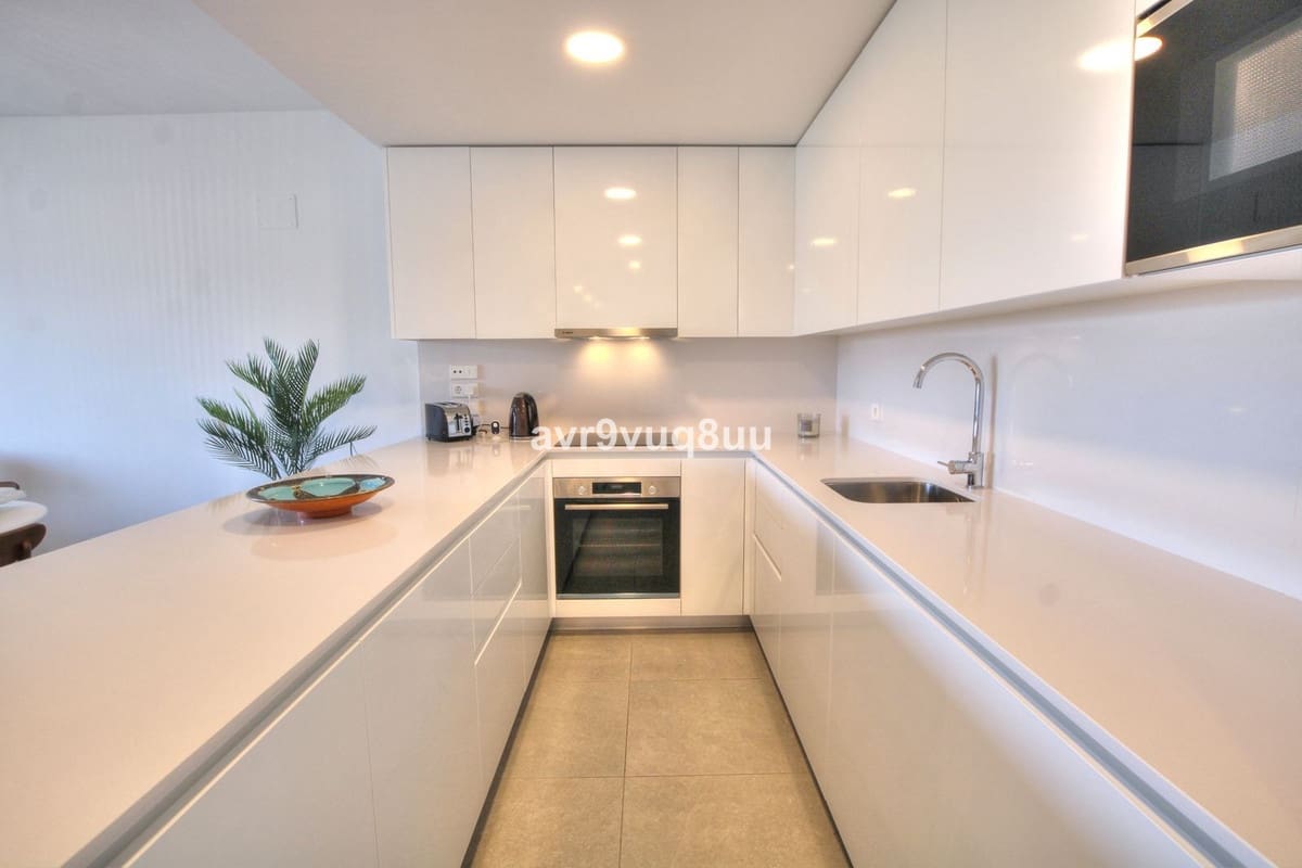 2 soverom Penthouse til salgs i La Cala de Mijas med svømmebasseng garasje - € 495 000 (Ref: 9815399)
