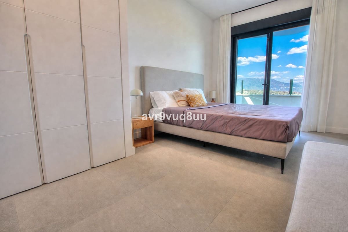 2 soverom Penthouse til salgs i La Cala de Mijas med svømmebasseng garasje - € 495 000 (Ref: 9815399)