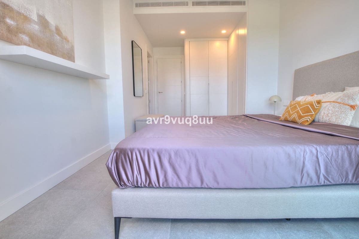 2 soverom Penthouse til salgs i La Cala de Mijas med svømmebasseng garasje - € 495 000 (Ref: 9815399)