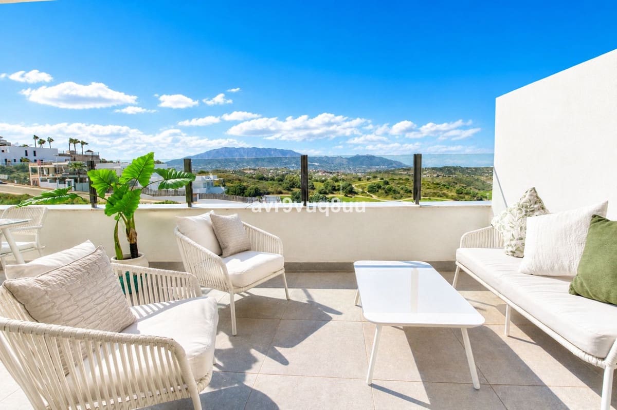 2 soverom Penthouse til salgs i La Cala de Mijas med svømmebasseng garasje - € 495 000 (Ref: 9815399)
