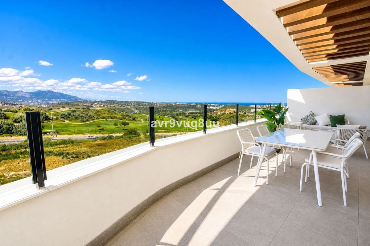 2 soverom Penthouse til salgs i La Cala de Mijas med svømmebasseng garasje - € 495 000 (Ref: 9815399)