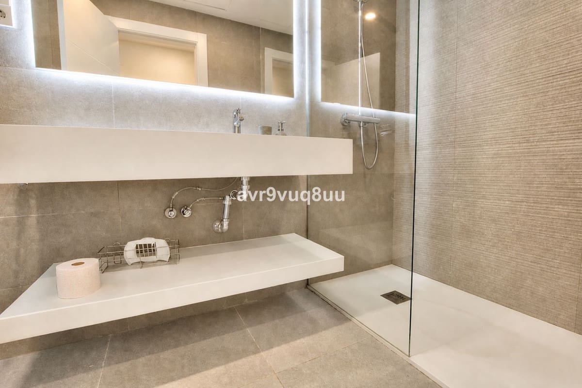 2 soverom Penthouse til salgs i La Cala de Mijas med svømmebasseng garasje - € 495 000 (Ref: 9815399)
