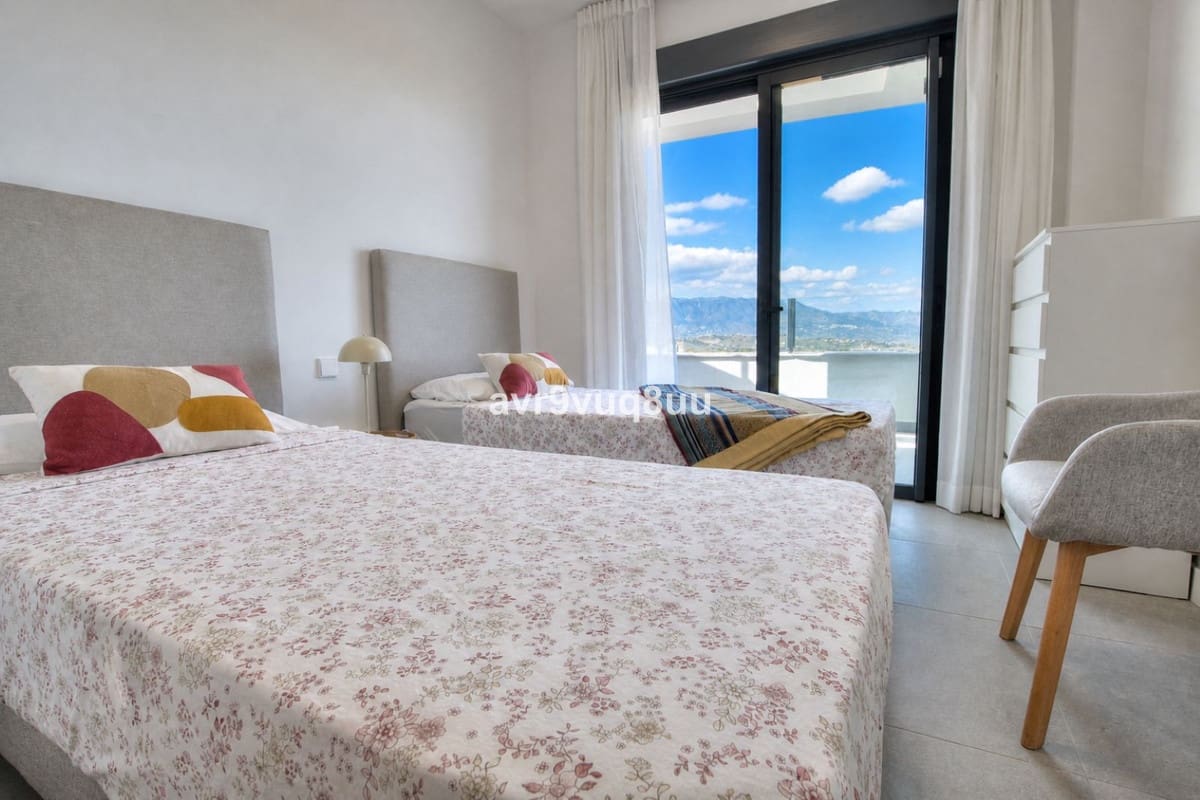 2 soverom Penthouse til salgs i La Cala de Mijas med svømmebasseng garasje - € 495 000 (Ref: 9815399)