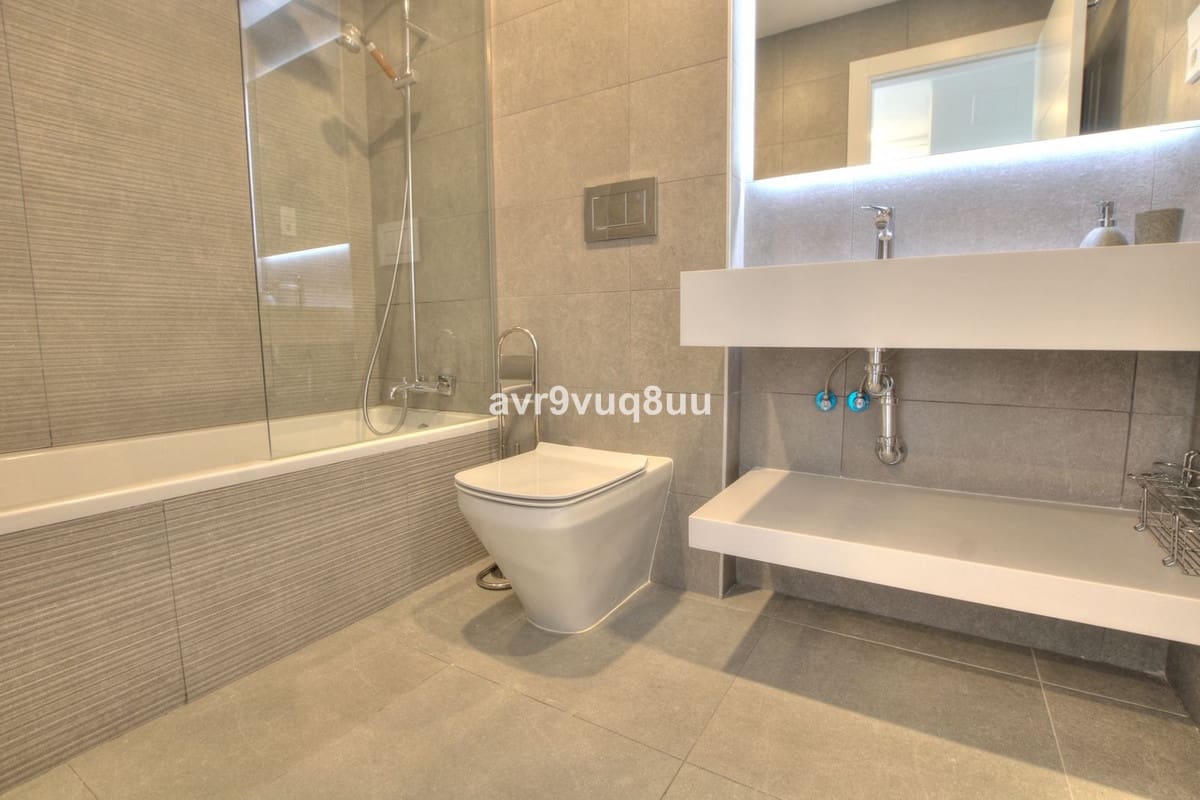 2 soverom Penthouse til salgs i La Cala de Mijas med svømmebasseng garasje - € 495 000 (Ref: 9815399)