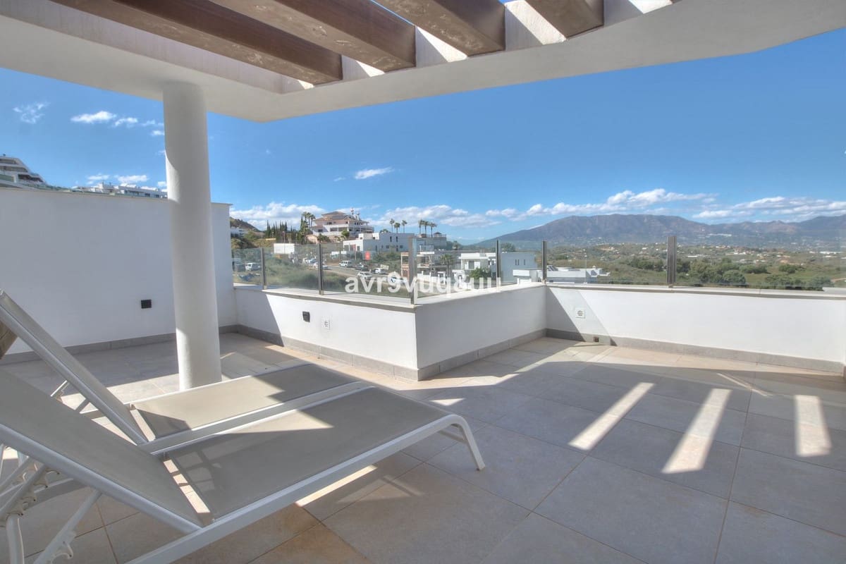 2 soverom Penthouse til salgs i La Cala de Mijas med svømmebasseng garasje - € 495 000 (Ref: 9815399)