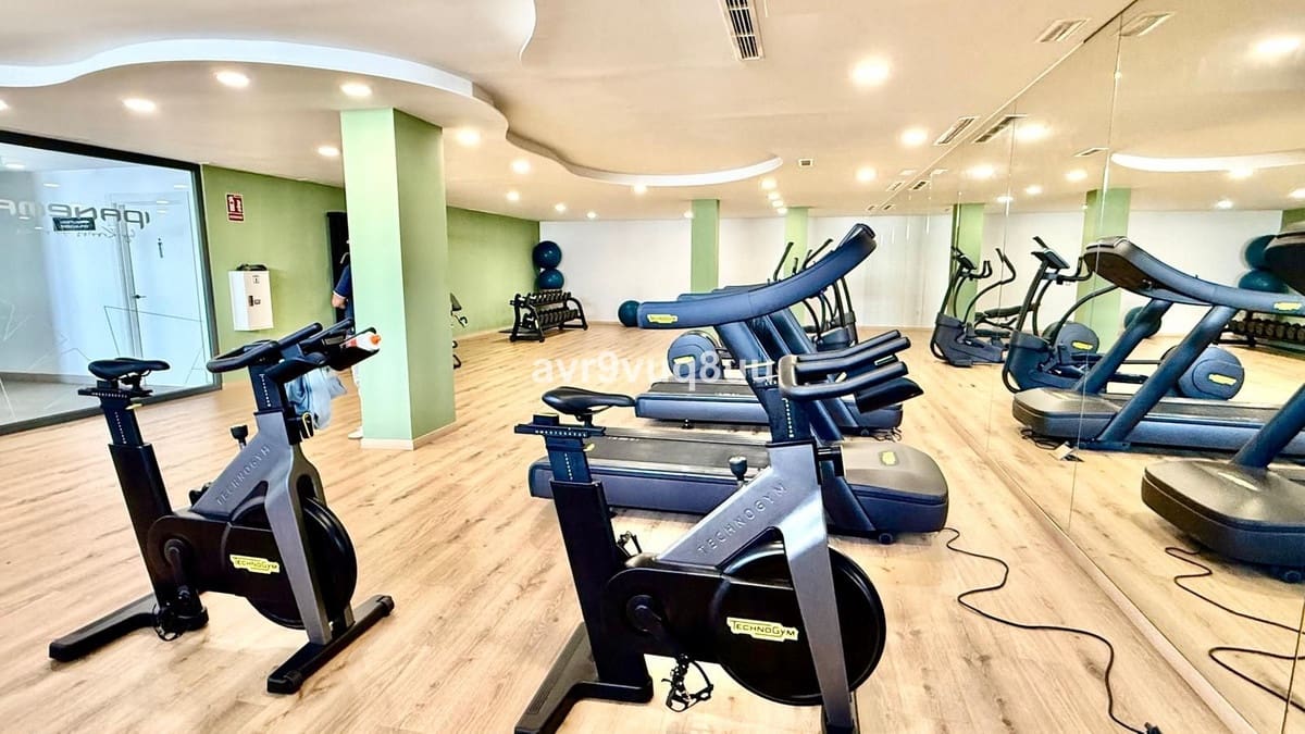 2 soverom Penthouse til salgs i La Cala de Mijas med svømmebasseng garasje - € 495 000 (Ref: 9815399)