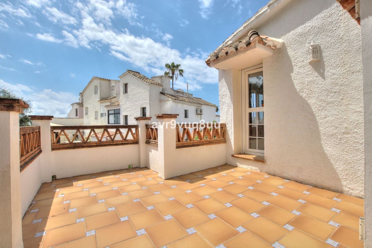 4 bedroom Semi-detached Villa for sale in Calypso with pool garage - € 449,950 (Ref: 9824222)