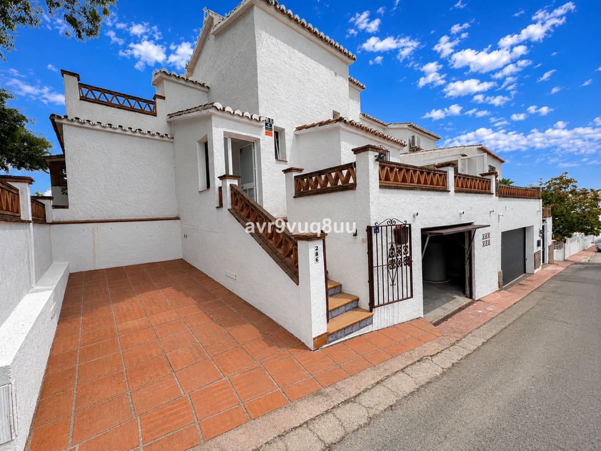 4 bedroom Semi-detached Villa for sale in Calypso with pool garage - € 449,950 (Ref: 9824222)