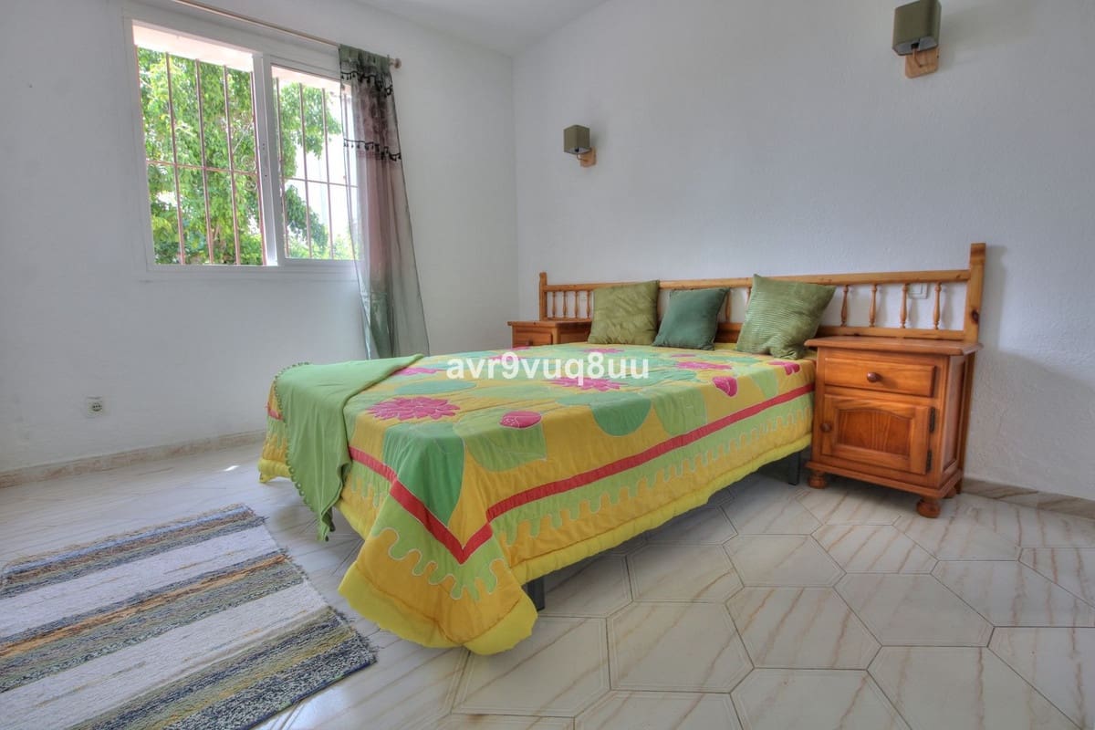 4 bedroom Semi-detached Villa for sale in Calypso with pool garage - € 449,950 (Ref: 9824222)