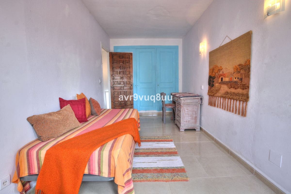 4 bedroom Semi-detached Villa for sale in Calypso with pool garage - € 449,950 (Ref: 9824222)