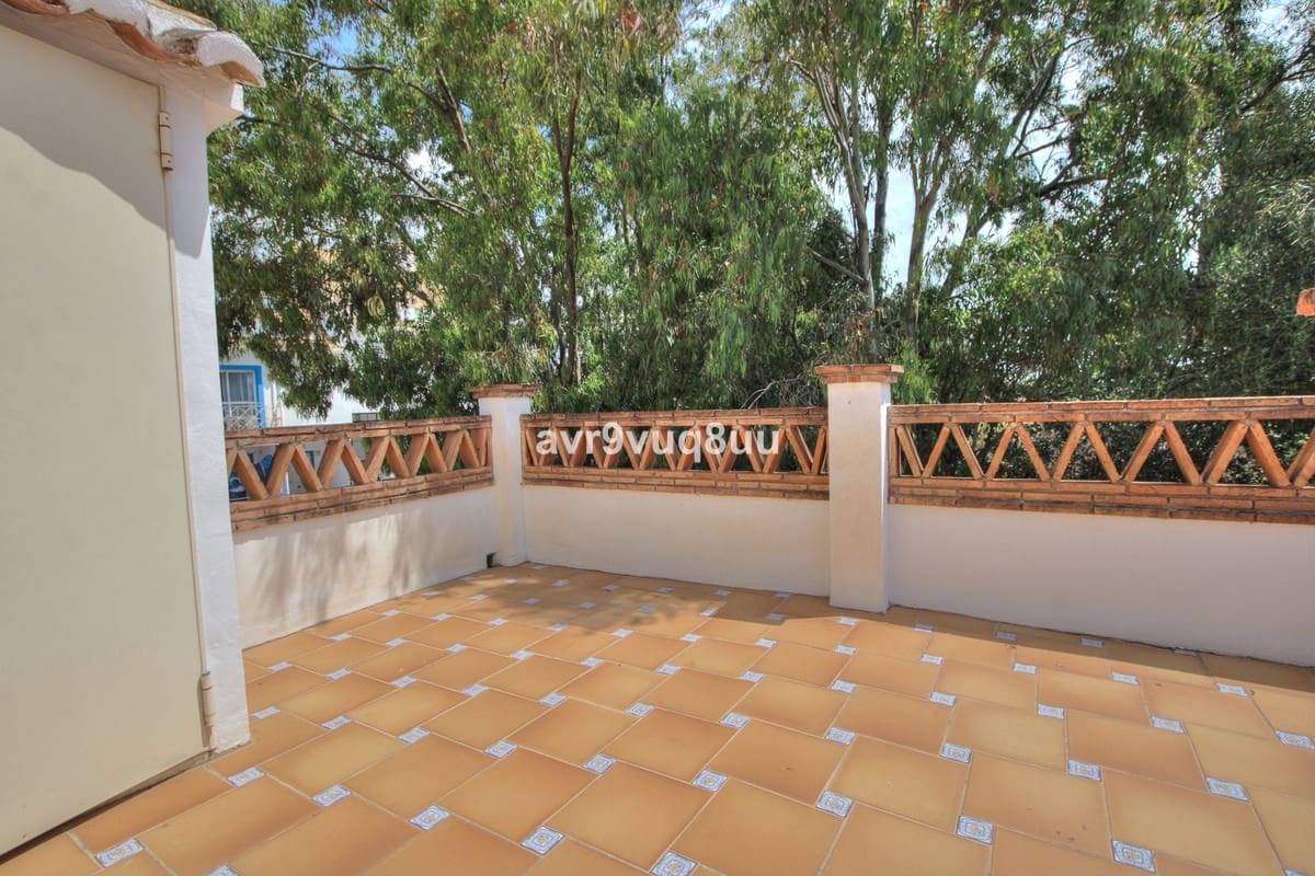 4 bedroom Semi-detached Villa for sale in Calypso with pool garage - € 449,950 (Ref: 9824222)