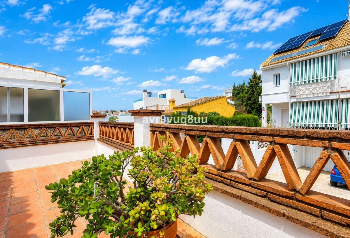 4 bedroom Semi-detached Villa for sale in Calypso with pool garage - € 449,950 (Ref: 9824222)