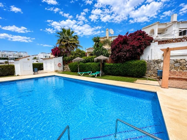 Pareado de 4 habitaciones en Calypso, Mijas en venta con piscina garaje - 449.950 € (Ref: 9824222)
