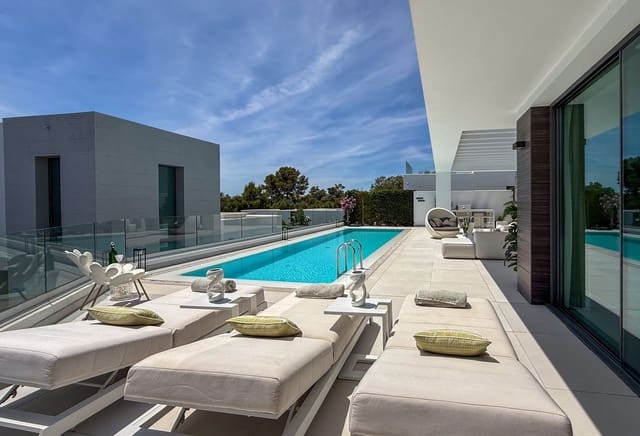 5 soveværelse Villa til salg i Cabopino, Marbella - € 2.795.000 (Ref: 9829834)