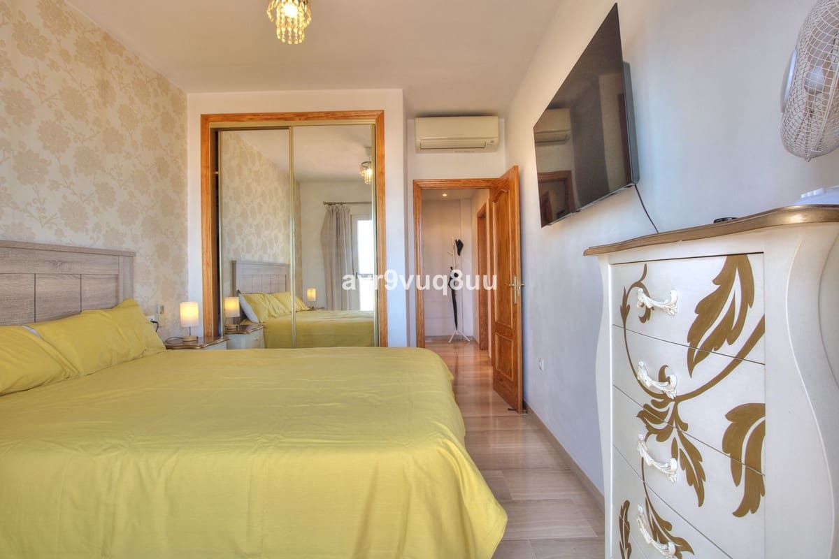 1 bedroom Penthouse for sale in La Cala de Mijas with garage - € 350,000 (Ref: 9838694)