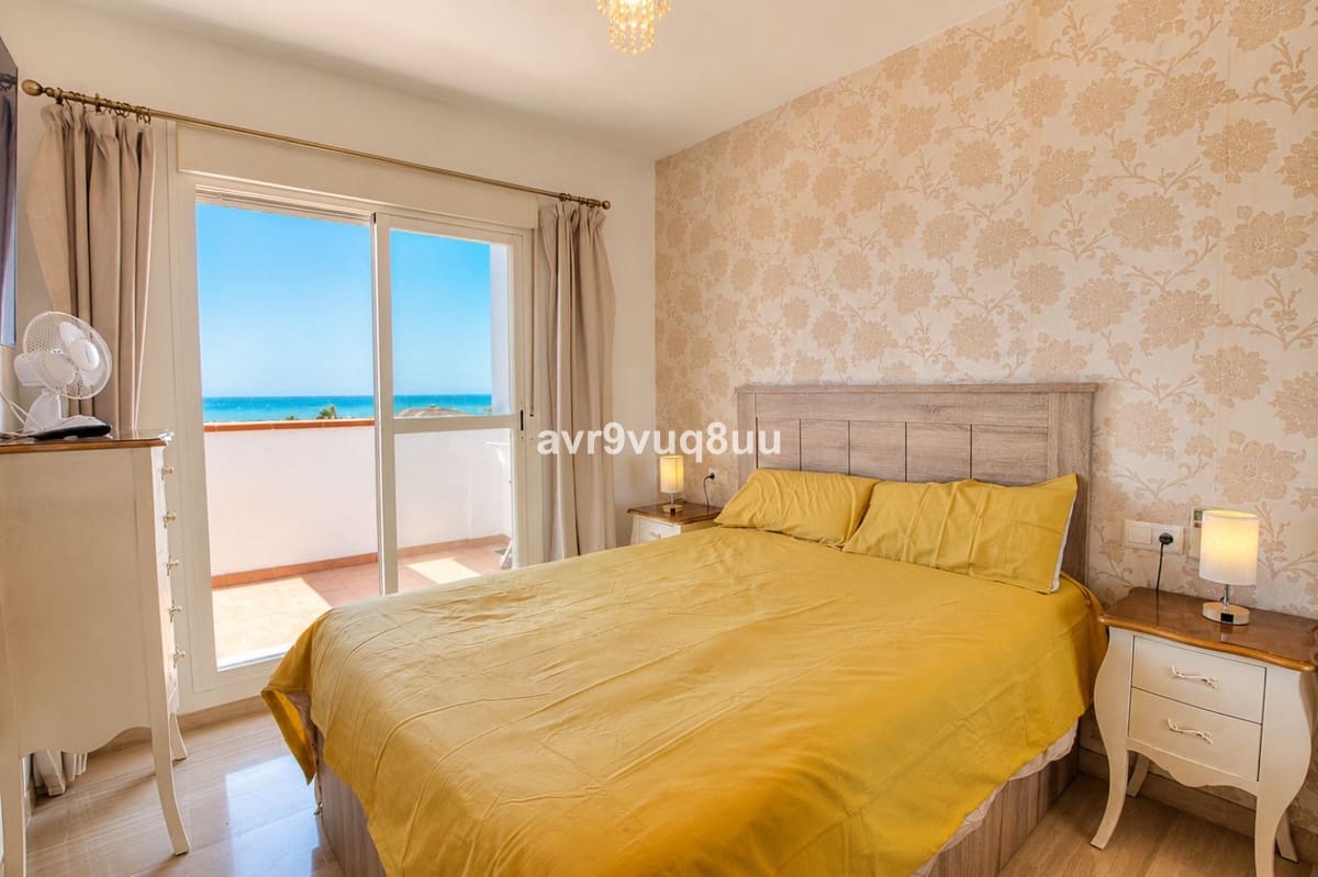 1 bedroom Penthouse for sale in La Cala de Mijas with garage - € 350,000 (Ref: 9838694)
