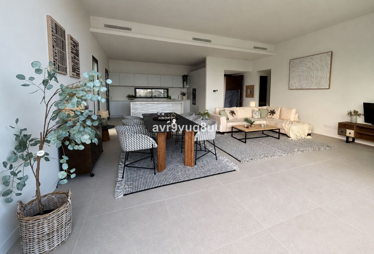 3 bedroom Villa for sale in Benahavis with pool garage - € 1,975,000 (Ref: 9843775)