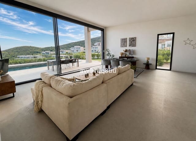 3 bedroom Villa for sale in Benahavís with pool garage - € 1,975,000 (Ref: 9843775)