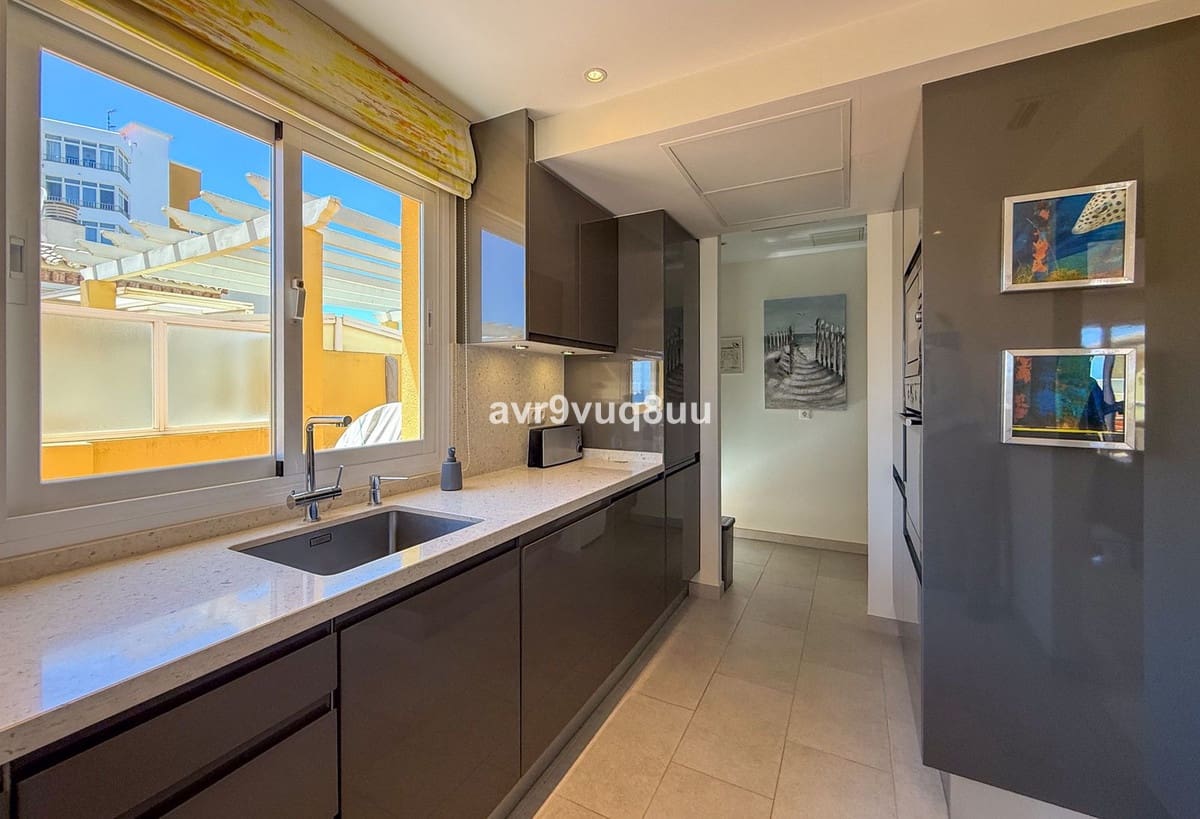 2 chambre Penthouse à vendre à La Cala de Mijas avec piscine garage - 1 250 000 € (Ref: 9844411)