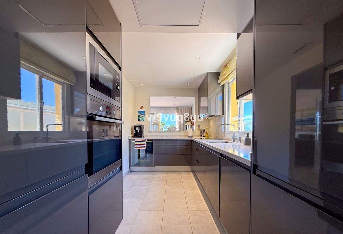 2 chambre Penthouse à vendre à La Cala de Mijas avec piscine garage - 1 250 000 € (Ref: 9844411)