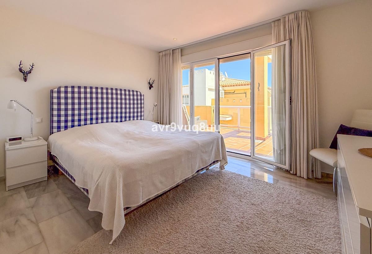 2 chambre Penthouse à vendre à La Cala de Mijas avec piscine garage - 1 250 000 € (Ref: 9844411)