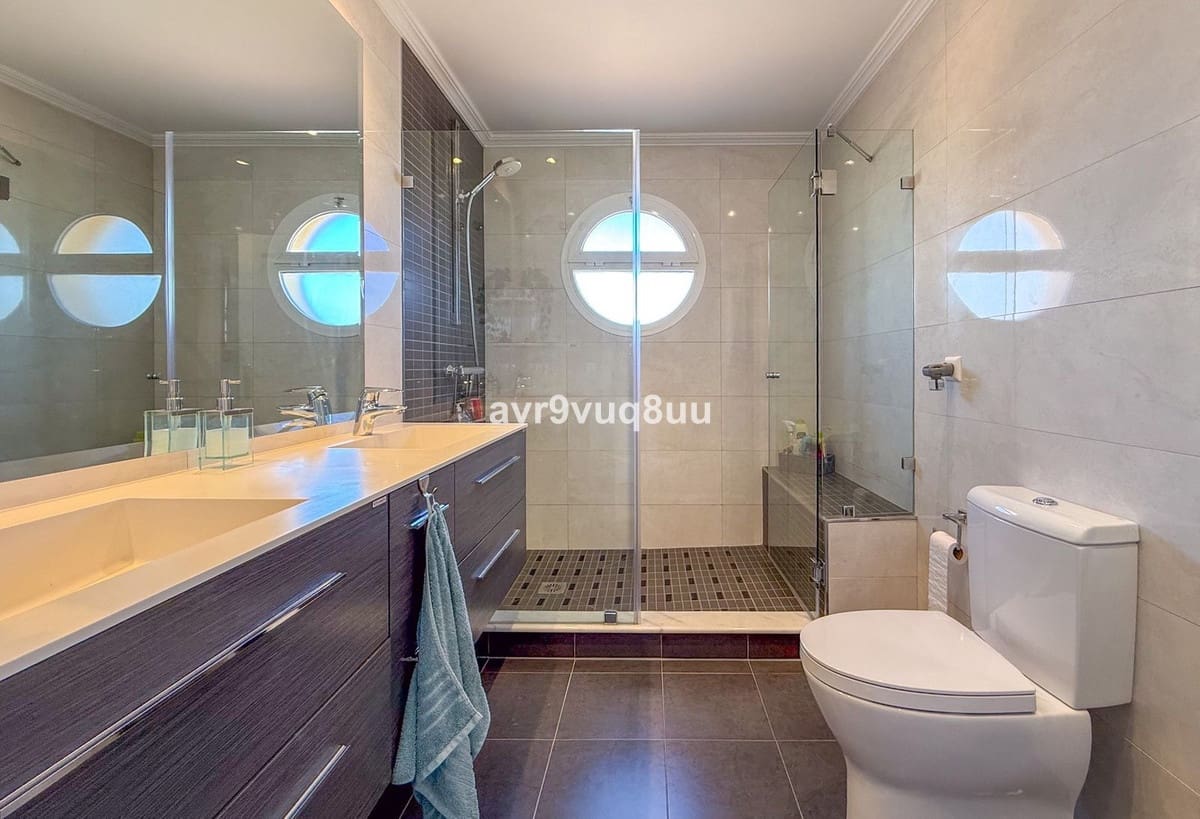 2 chambre Penthouse à vendre à La Cala de Mijas avec piscine garage - 1 250 000 € (Ref: 9844411)