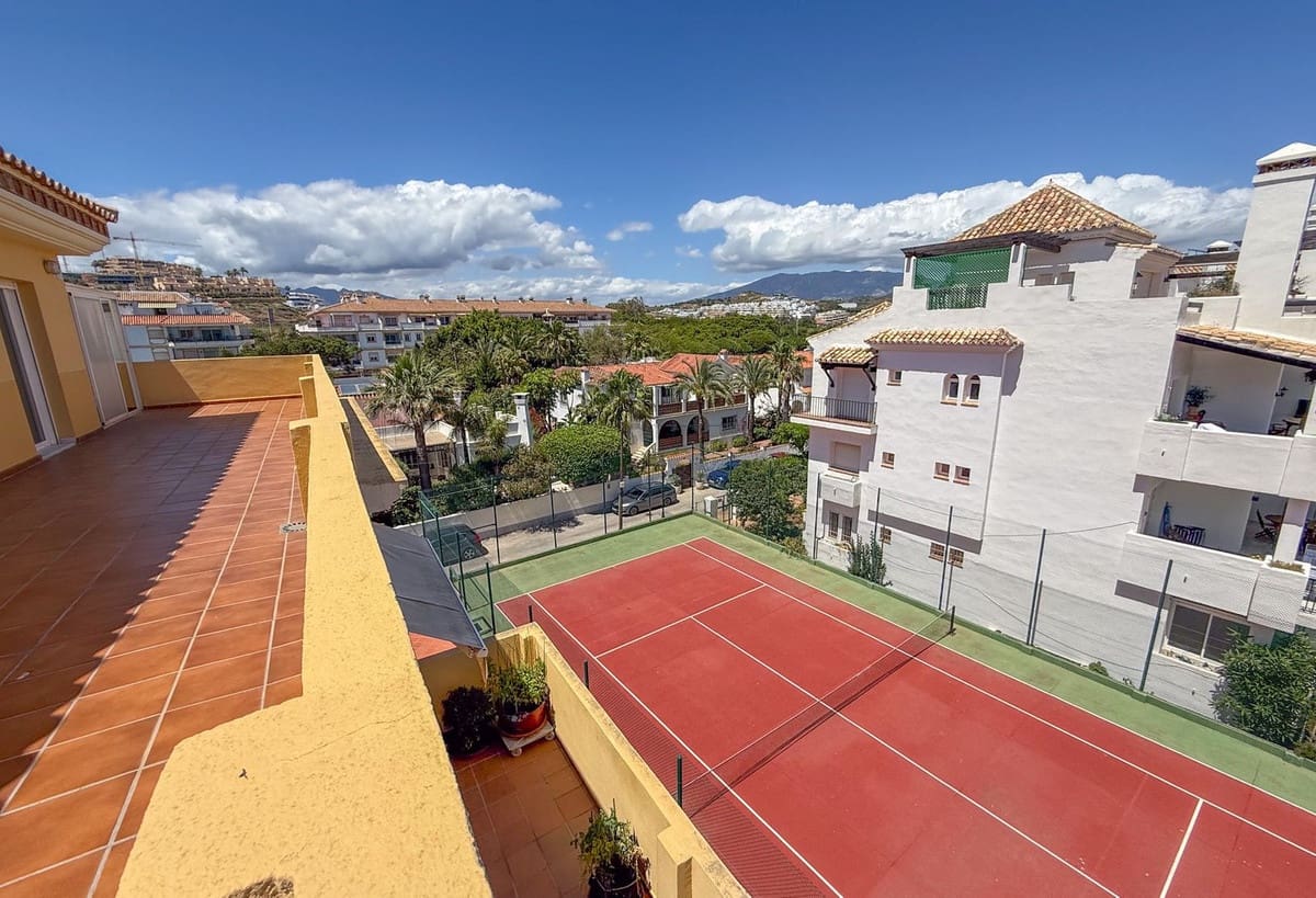 2 makuuhuone Kattohuoneisto myytävänä paikassa La Cala de Mijas mukana uima-altaan 
autotalli - 1 250 000 € (Ref: 9844411)