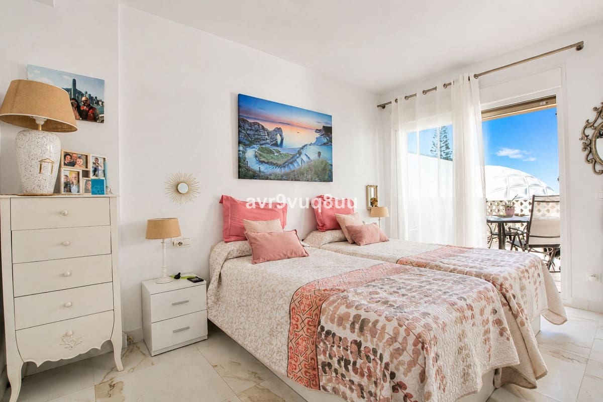 Estúdio para venda em Elviria com piscina garagem - 375 000 € (Ref: 9849760)